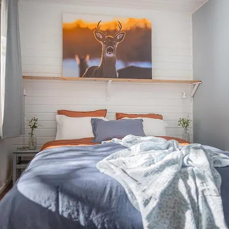 Lakeside Next To Nuuksio National Park, In Addition Hot Tub And Breakfast Otalampi