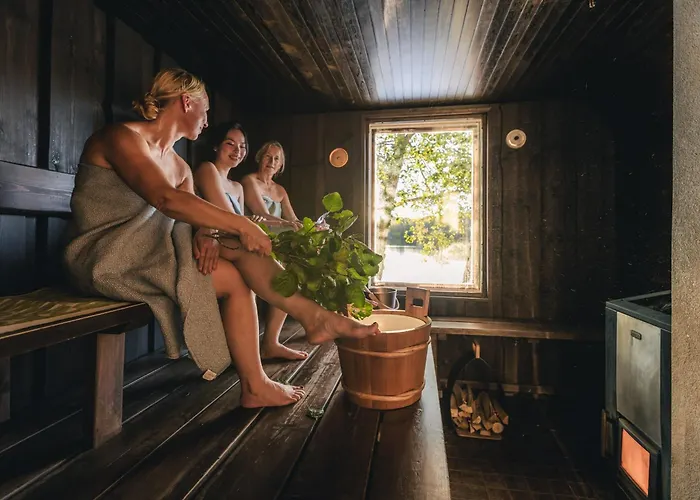 Lakeside Next To Nuuksio National Park, In Addition Hot Tub And Breakfast * Otalampi