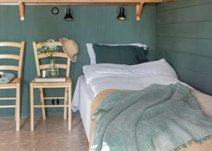 Lakeside Next To Nuuksio National Park, In Addition Hot Tub And Breakfast * Otalampi